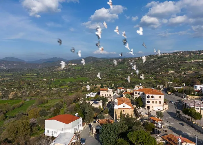 Apartament Peristerona, The Orchard Loft, Secluded Balcony Near Polis And Paphos *