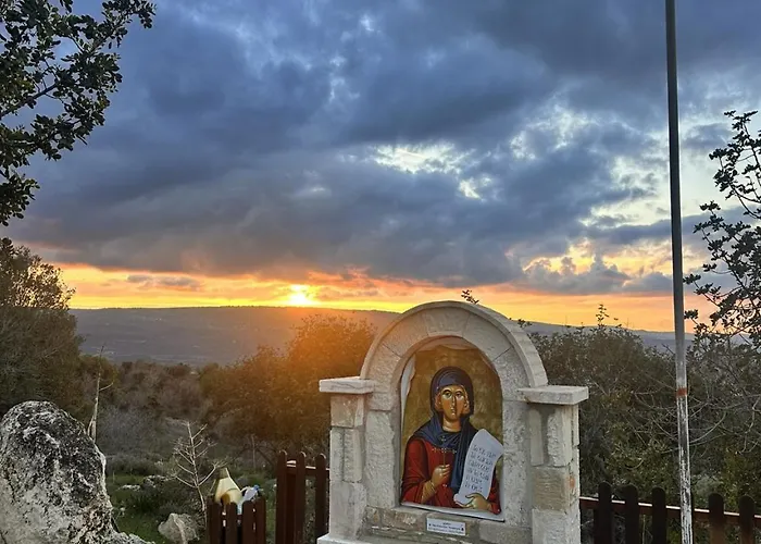 Apartament Peristerona, The Orchard Loft, Secluded Balcony Near Polis And Paphos *